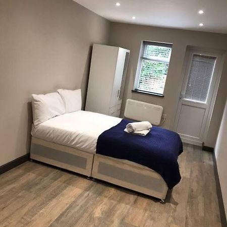 希思罗Bedfont House公寓 外观 照片